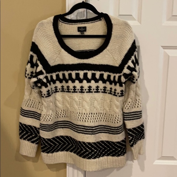 American eagle XL knitted sweater off-white black